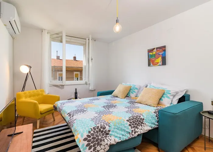 Quirky Apartment Arena With Parking